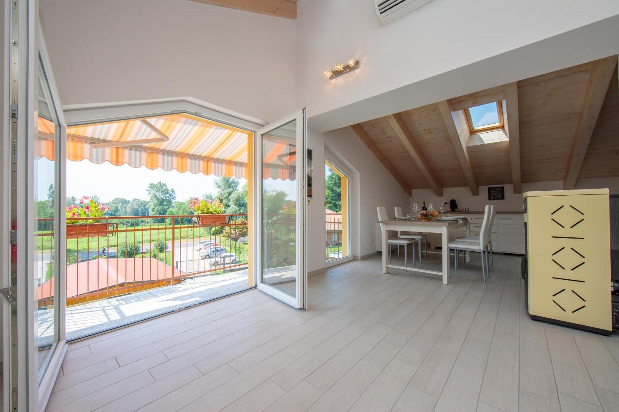 Silver Lake Apartment - Happy Rentals Angera Exterior foto