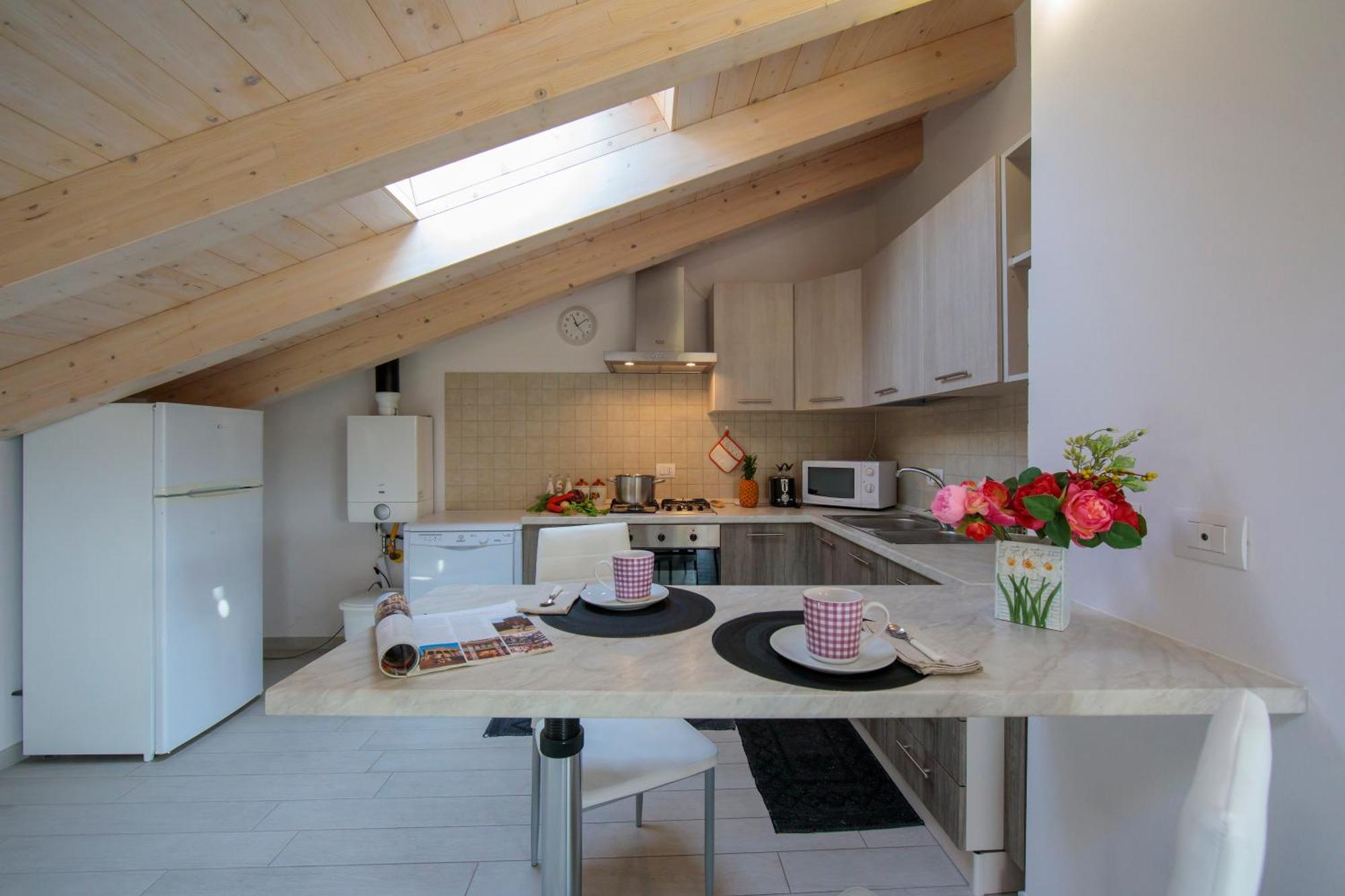 Silver Lake Apartment - Happy Rentals Angera Exterior foto